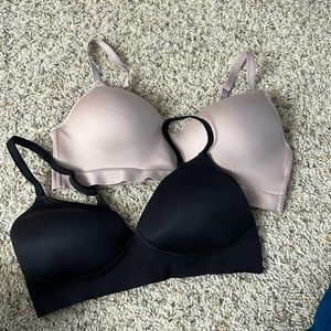 2 bras NEW